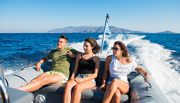 Cruise with boat around Cyclades